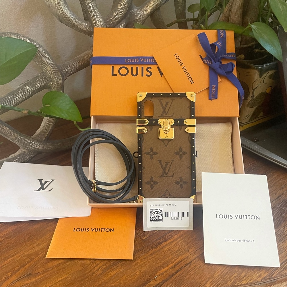 BRAND NEW LOUIS VUITTON EYE TRUNK WITH STRAP IPHONE X/XS.